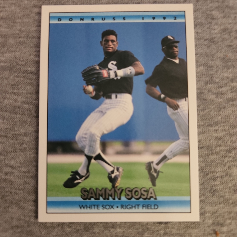 This is a 1992 Donruss Sammy Sosa rookie. Error card!! Ni period after inc.